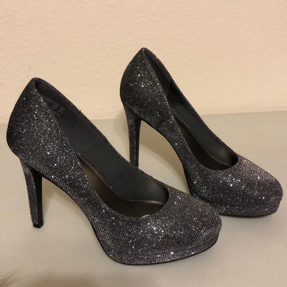 Fioni Heels - Picture 2 of 4